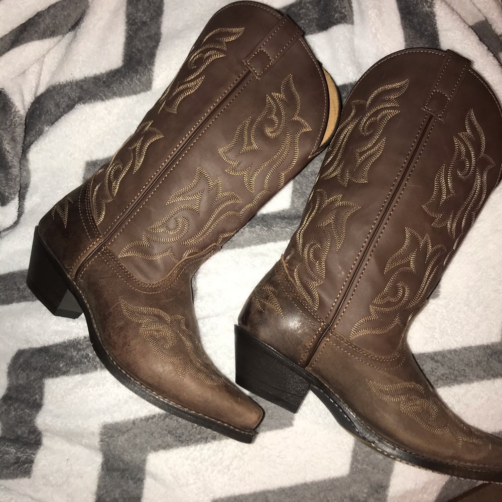 NWOT never worn brown Laredo cowgirl boots! - Picture 2 of 12
